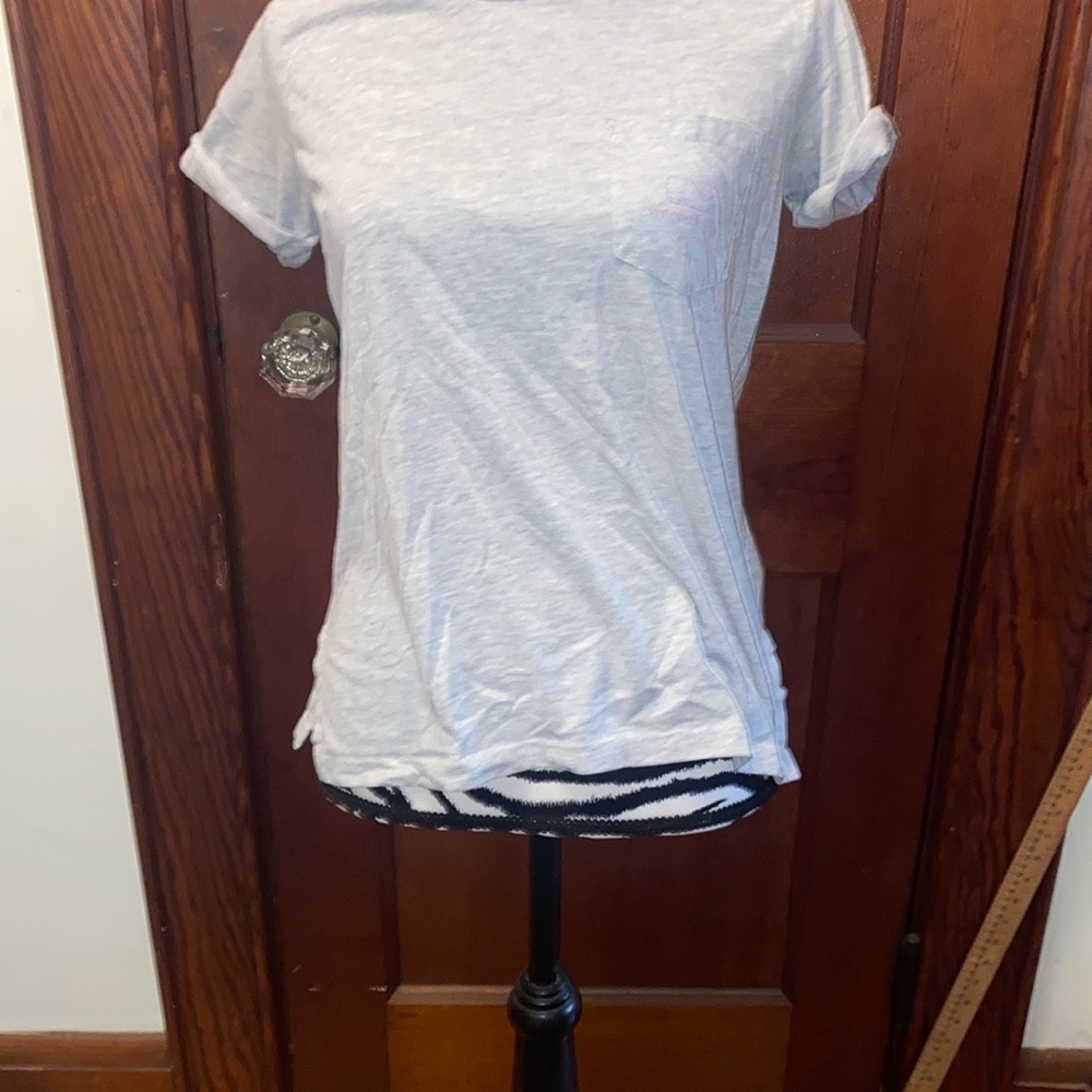 Vineyard Vines Gray short sleeve t-shirt size small